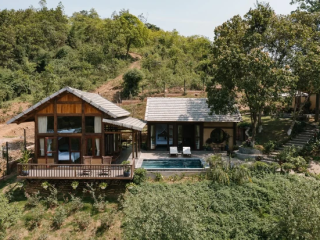 Căn nhà gỗ nằm trên triền đồi thơ mộng ở vùng ngoại ô Hà Nội, được lấy cảm hứng từ tên của cô con gái nhỏ