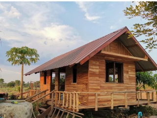 Ngôi nhà gỗ được xây dựng giữa cánh đồng để sống những ngày bình yên nơi thôn quê có chi phí rẻ giật mình