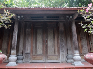 Cận cảnh căn nhà gỗ sưa đỏ được trả giá trăm tỉ đồng, chủ nhân vẫn không bán