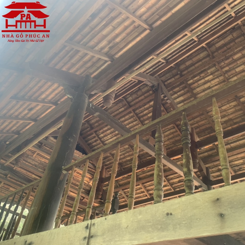 Nhà sàn cổ lầu 8 cột. Gõ mật
