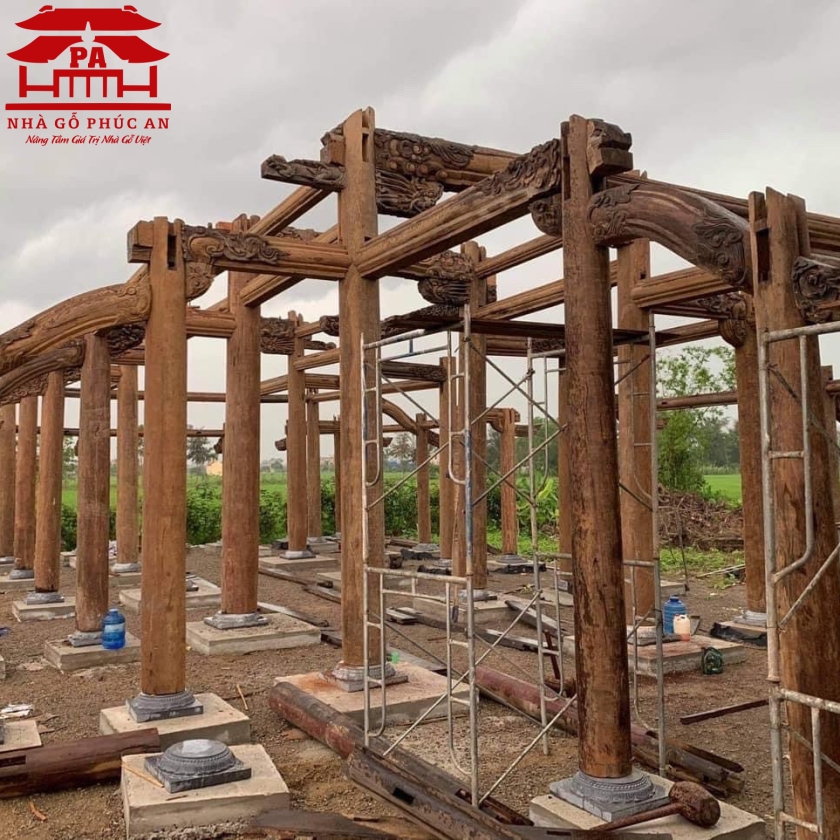 Nhà gỗ Táu Mật 100%. 5gian-2 chái.