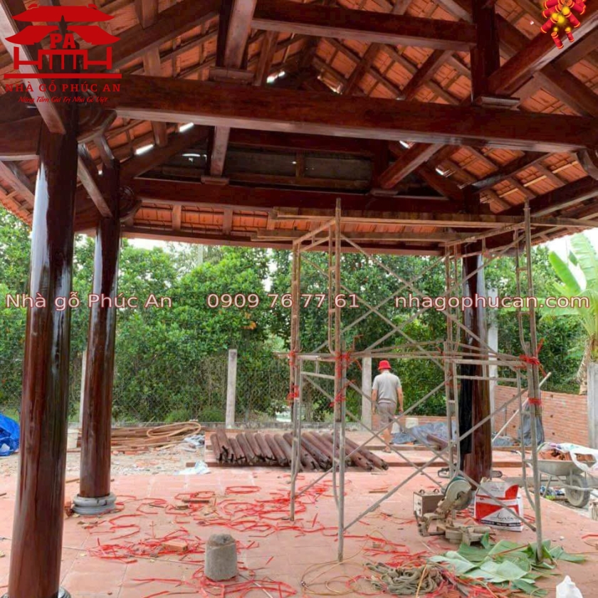 Nhà 3 gian 8 cột.